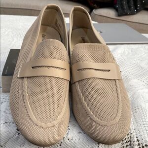 David Tate size 10w fabric shoe with leather accents. Like new